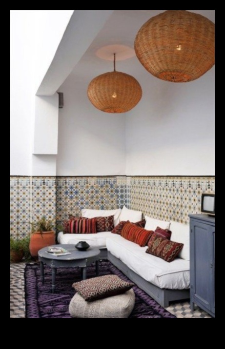 Kas ir nepieciešams, lai izveidotu Marokas dzīvojamās istabas dekoru ar mūsdienīgu pieskaņu?